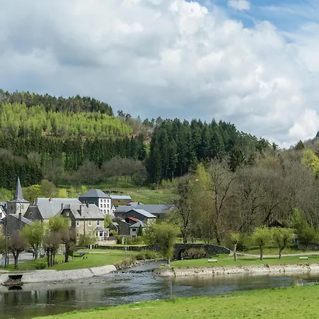 شاليه Forest With Ponds